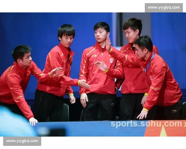 美高怪物内线庆祝太狂放，险些撞飞队友！